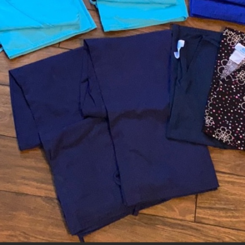 Set of SB scrubs